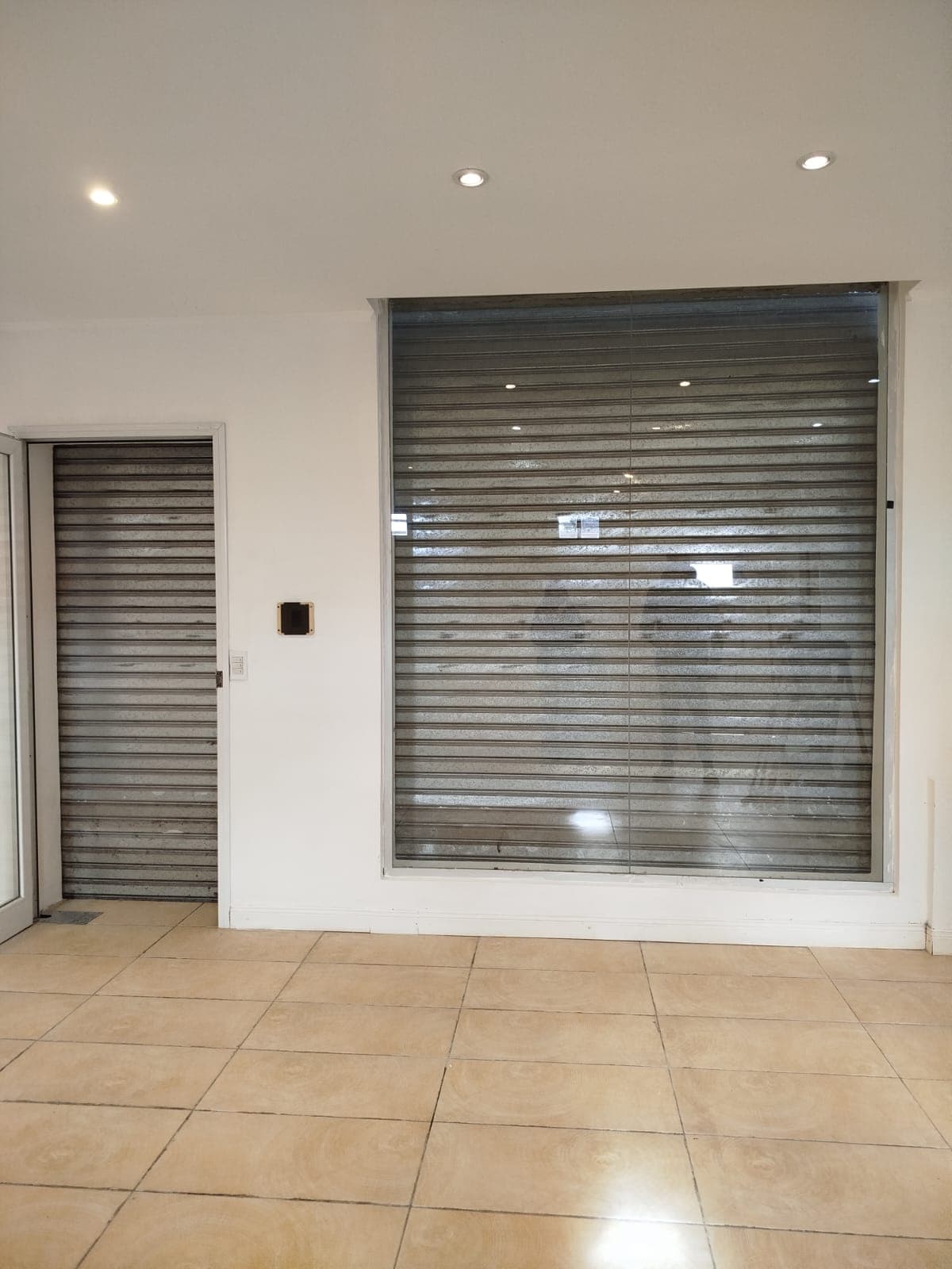 🏠 EN ALQUILER | Local ubicado en Zona Villa Floresta. 📍Av. Avellaneda N°3651 - 3