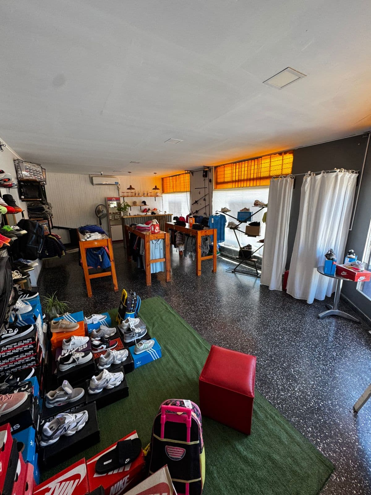 🛒🛍️ EN ALQUILER | Local ubicado en zona barrio Jardín 📍Grimaldi N°3898 - 2