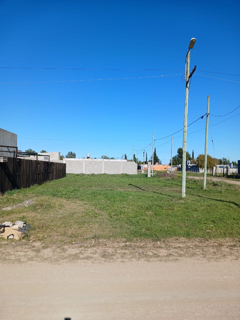 🌳 ¡LOTE DISPONIBLE!   📍Ubicado en San Martin y Las Azucenas  - 3