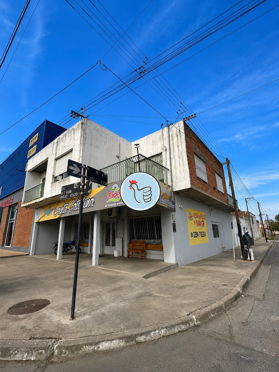 EN VENTA | PROPIEDAD EN ESQUINA  CASA + LOCAL + GALPÓN  📍 Esquina de Del Valle y Moya