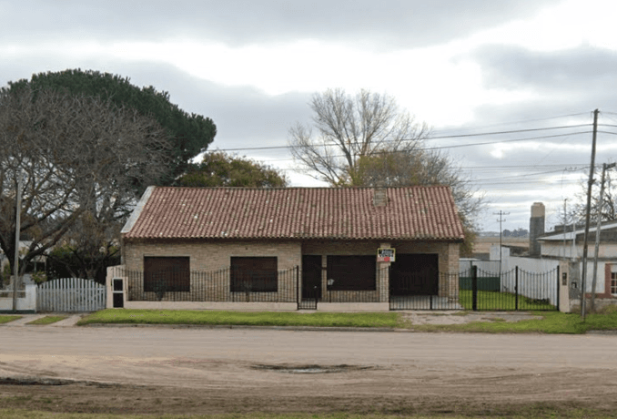 🏡 EN ALQUILER | Amplia casa en Loma Negra 📍 Santiago Cañizo N° 749