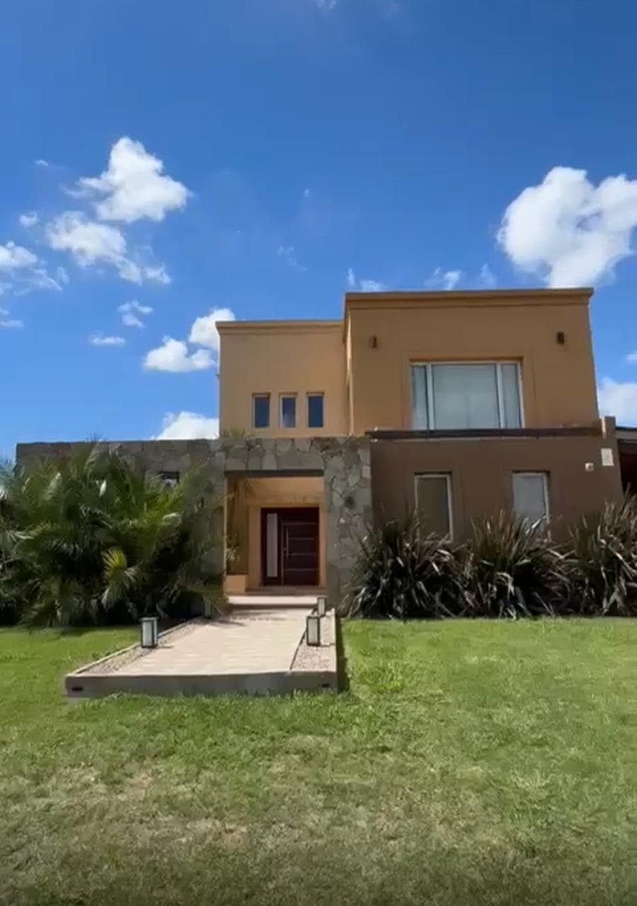 🏡 VENTA | Casa Ubicada en Sauveterre