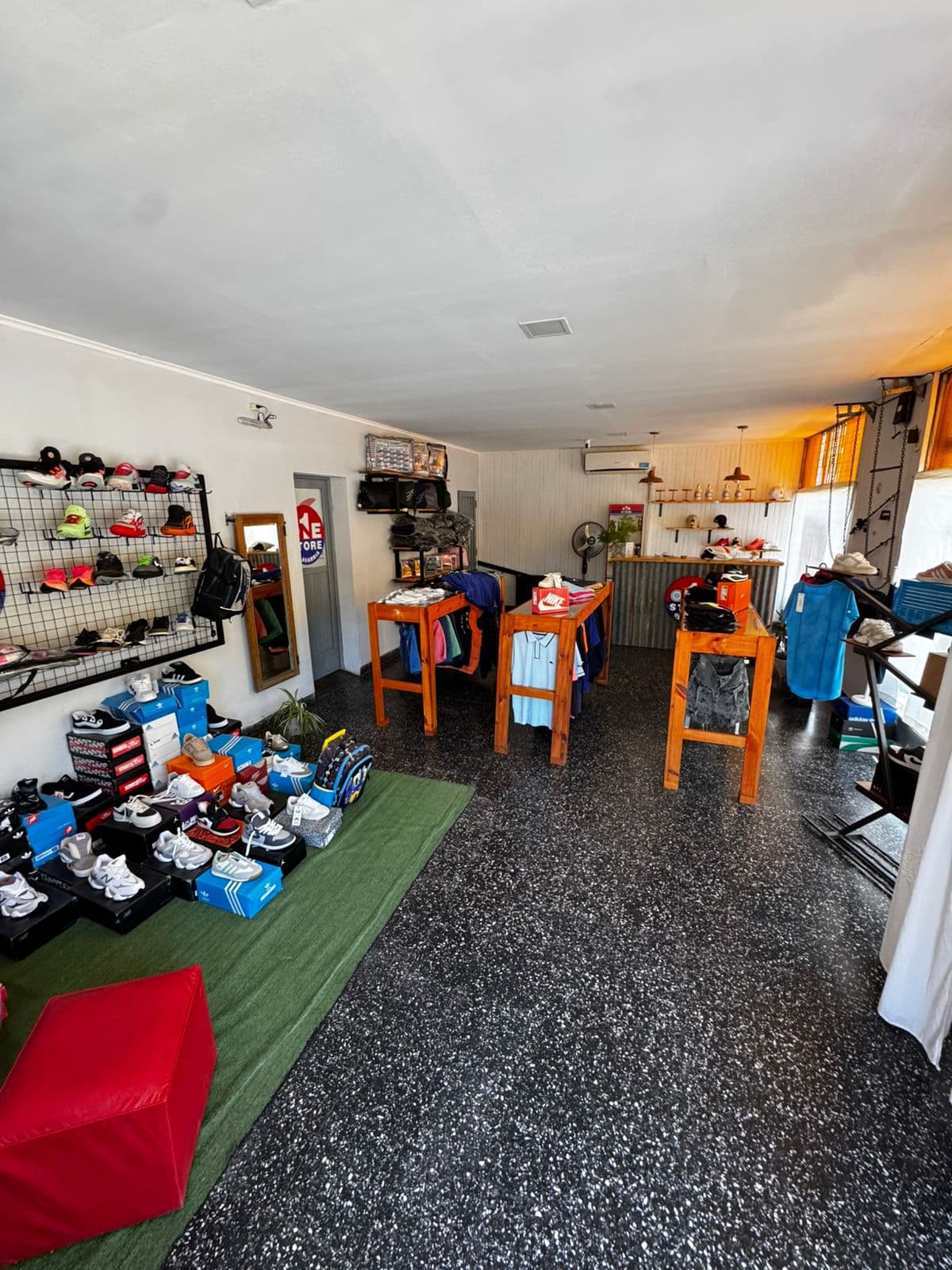 🛒🛍️ EN ALQUILER | Local ubicado en zona barrio Jardín 📍Grimaldi N°3898 - 3