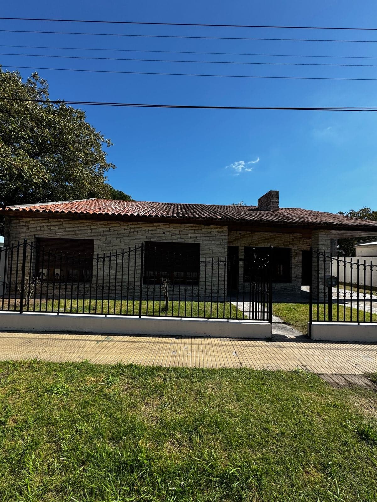🏡 EN ALQUILER | Casa ubicada en Loma Negra 📍 Santiago Cañizo N749